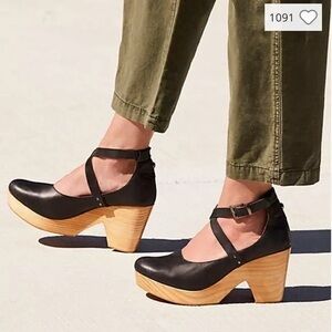 FREE PEOPLE Buena Vista Black Leather Mary Jane Clogs Platforms Heel
